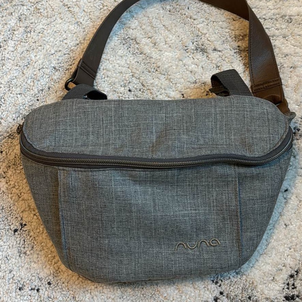Nuna sling bag